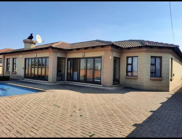 3 BEDROOM HOUSE FOR SALE IN VANDERBIJLPARK SE 8